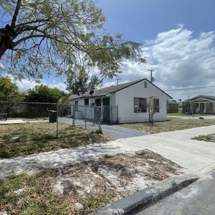 Image 2 - 4614 Pinewood Avenue, West Palm Beach, FL 33407, USA - House for sale