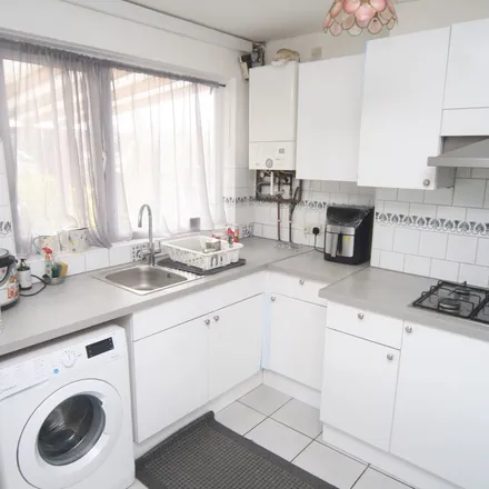 Rent this 4 bed apartment on Belle Vue in London, UB6 8PB