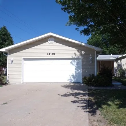Buy this 3 bed house on 1417 North Walnut Street in Iola, KS 66749