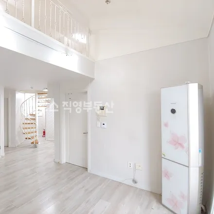 Rent this 3 bed apartment on 서울특별시 마포구 연남동 563-2