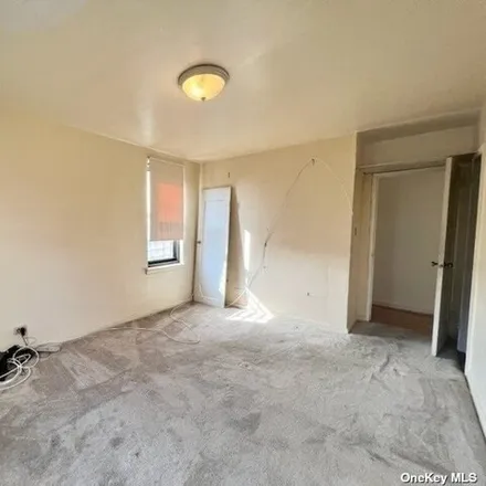 Image 8 - 112-24 Northern Boulevard, New York, NY 11368, USA - Apartment for sale