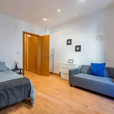 Rent this 5 bed apartment on Avinguda del Port in 95, 46023 Valencia