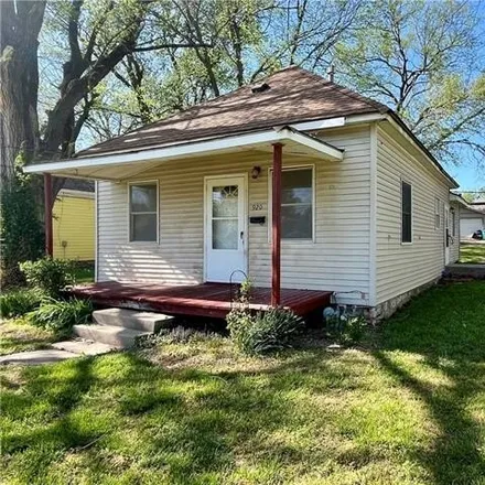 Buy this 2 bed house on 956 Pacific Avenue in Osawatomie, Miami County