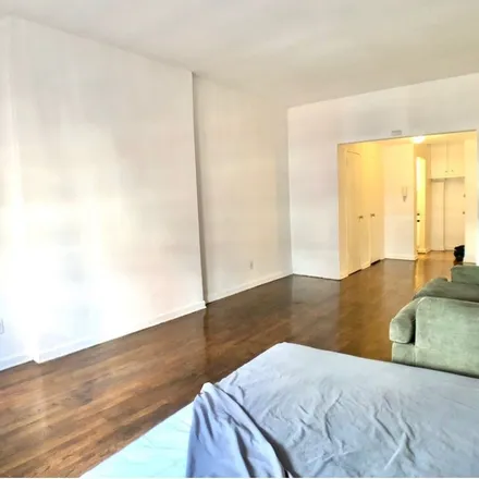Rent this 1 bed apartment on 404 East 75th Street in New York, NY 10021