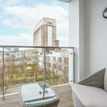 Image 3 - Pyrene House, Burford Road, London, TW8 0LR, United Kingdom - Apartment for sale