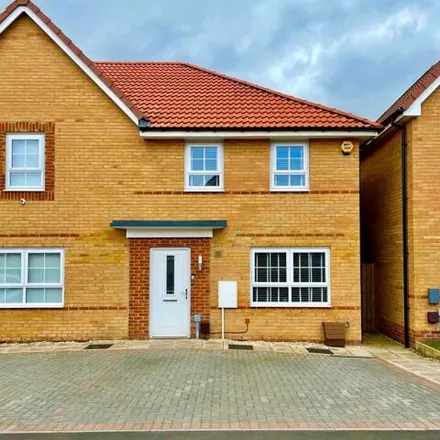 Buy this 3 bed duplex on unnamed road in New Rossington, DN11 0ZD