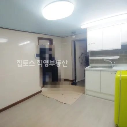 Rent this studio apartment on 서울특별시 서초구 잠원동 44-9