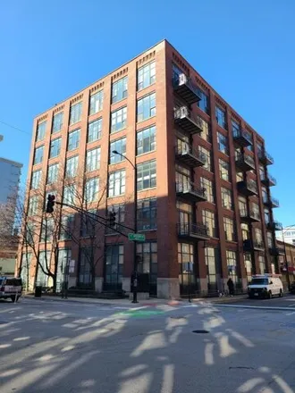 Rent this 2 bed condo on 701 West Jackson Boulevard in Chicago, IL 60661