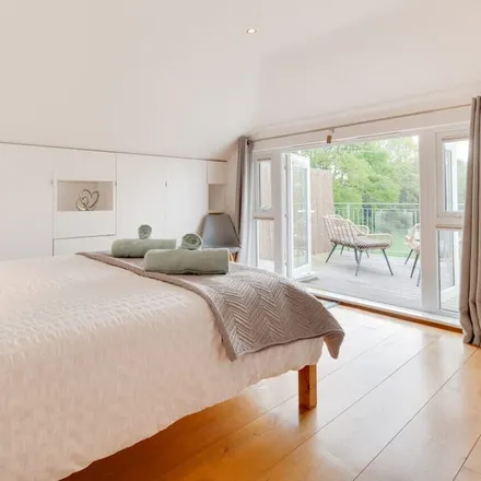 Rent this 3 bed duplex on Ticehurst in TN5 7PT, United Kingdom