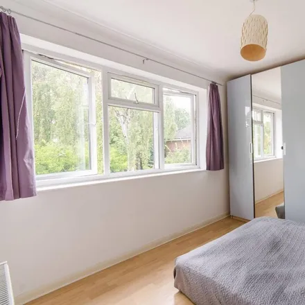 Rent this 3 bed house on Churchill Gardens in London, W3 0JN