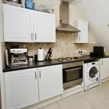 Image 2 - Winsor Court, The Hillway, Chandler's Ford, SO53 2PJ, United Kingdom - Apartment for sale