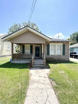 Buy this 2 bed house on 2653 North Street in Beaumont, TX 77702