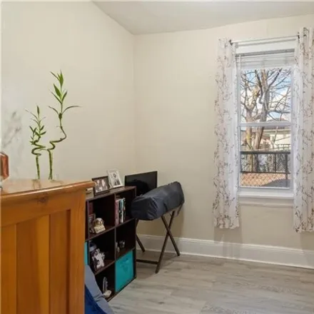Image 7 - 3378 Ely Avenue, New York, NY 10469, USA - House for sale