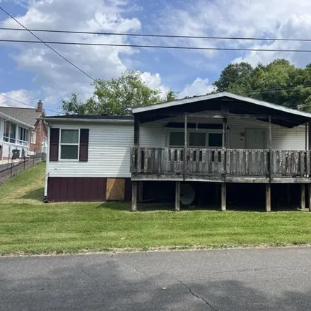 Buy this studio apartment on 191 Jessee Street in Clintwood, Dickenson County