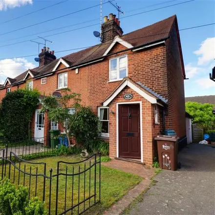 Rent this 2 bed townhouse on Brickfield Cottages in Brentwood, CM15 8HP