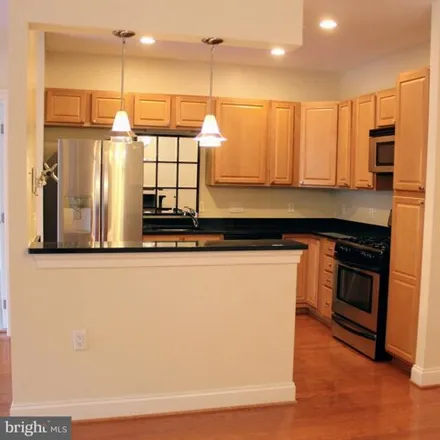 Image 3 - 206 East Middle Lane, Rockville, MD 20850, USA - Condo for rent