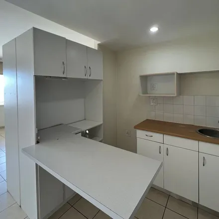 Image 7 - Cross Circle, Cape Town Ward 10, Bellville, 7505, South Africa - Apartment for rent