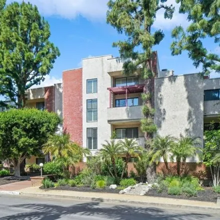 Image 2 - 14185 Dickens Street, Los Angeles, CA 91423, USA - Condo for sale