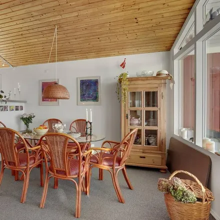 Rent this 3 bed house on Mesinge Kirke in Midskovvej, 5370 Mesinge