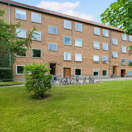 Rent this 2 bed apartment on Rødkløvervej 12 in 8200 Aarhus N, Denmark