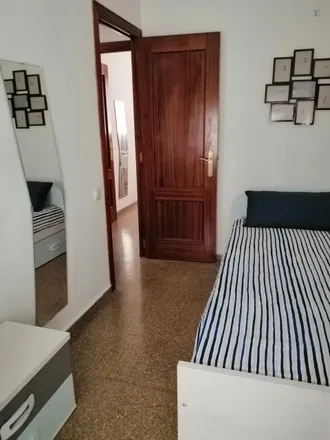 Rent this 3 bed room on Carrer del Pare Tomás de Montañana in 10, 46023 Valencia