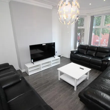 Rent this 6 bed townhouse on 30 Chestnut Avenue in Leeds, LS6 1BA