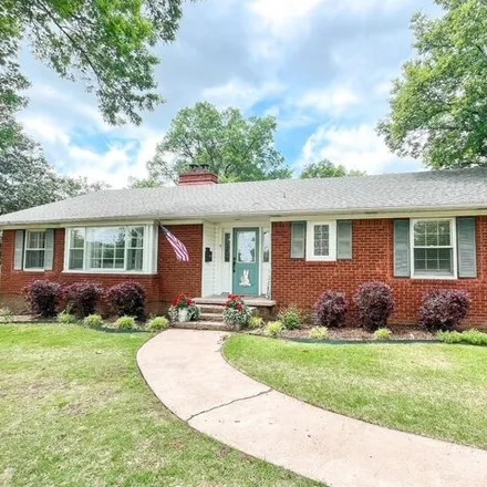 Buy this 4 bed house on 157 South Pyeatt in Searcy, AR 72143
