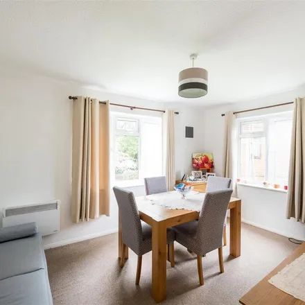 Image 4 - The Skylane, Skipton Way, Horley, RH6 8LP, United Kingdom - Apartment for rent