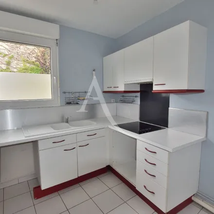 Rent this 2 bed apartment on 3 Place de l'Eglise in 91190 Gif-sur-Yvette, France