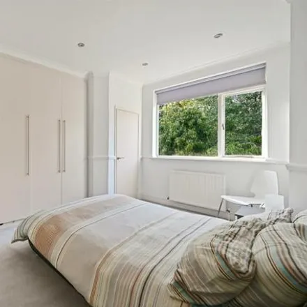 Image 4 - 11 St. Hilda's Close, Brondesbury Park, London, NW6 7NX, United Kingdom - Apartment for rent