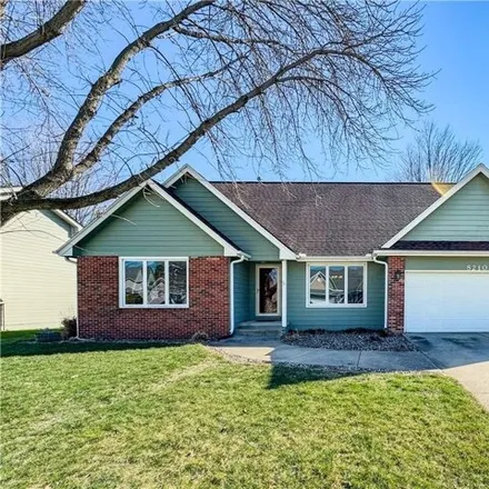 Image 1 - 8268 Northview Drive, Urbandale, IA 50322, USA - House for sale