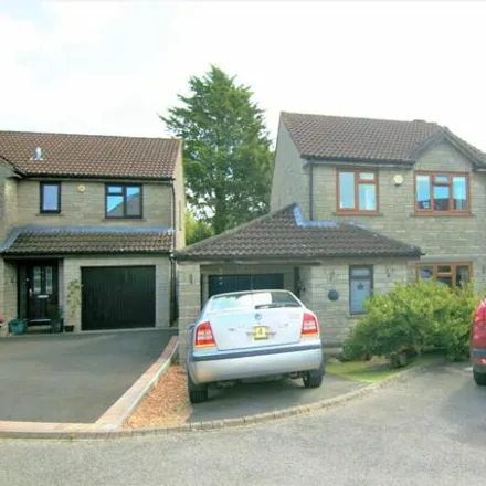 Buy this 3 bed house on Kings Oak Meadow in Clutton, BS39 5SY