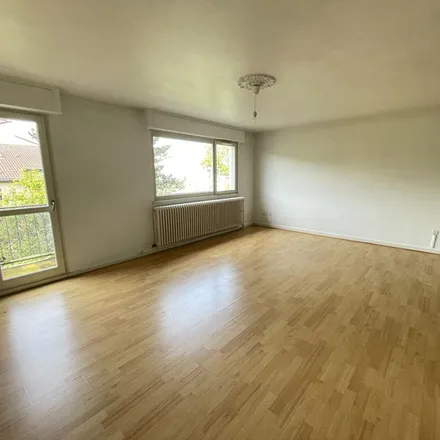 Rent this 2 bed apartment on 34 Route de Lorry in 57045 Metz, France