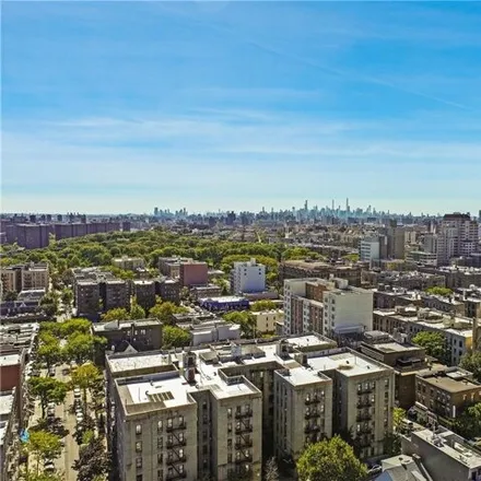 Image 5 - 1827 Topping Avenue, New York, NY 10457, USA - House for sale