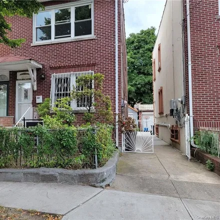 Rent this 3 bed townhouse on 4213 Boyd Avenue in New York, NY 10466
