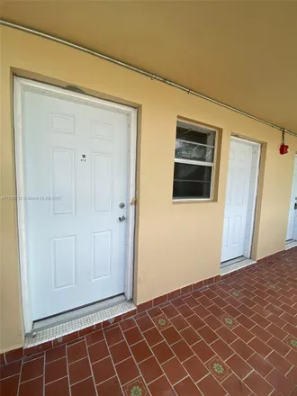 Image 3 - 1750 Northeast 191st Street, Miami-Dade County, FL 33179, USA - Apartment for rent