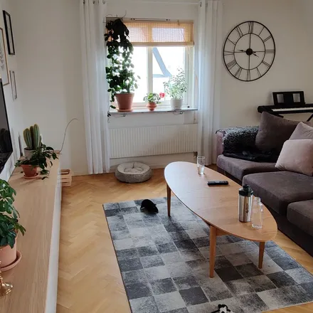 Rent this 2 bed apartment on Norrmalms Pizzeria in Döbelnsgatan 25, 506 36 Borås