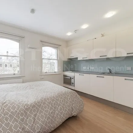 Rent this studio apartment on 36 Beaufort Gardens in London, SW3 1PW