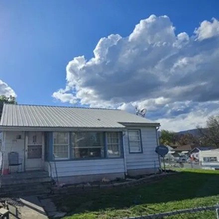 Buy this 2 bed house on 1394 15th Avenue in Lewiston, ID 83501