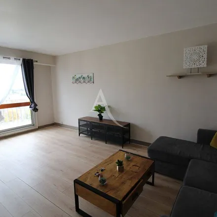Rent this 3 bed apartment on 10 Rue du Chateau in 21000 Dijon, France
