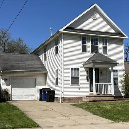 Image 2 - 2132 East 69th Street, Cleveland, OH 44103, USA - House for sale