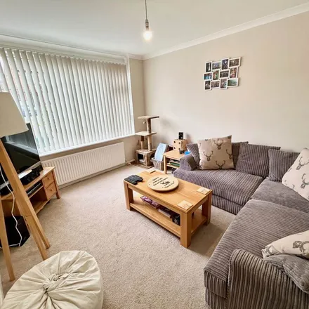 Rent this 3 bed apartment on Nuffield Drive in Banbury, OX16 1BX