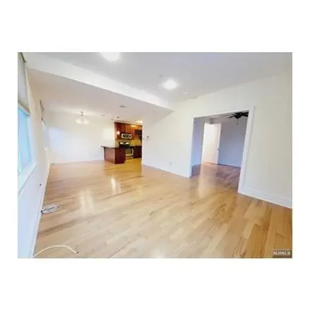 Image 2 - Golden Krust, 2860 Bergen Avenue, Bergen Square, Jersey City, NJ 07306, USA - Apartment for rent