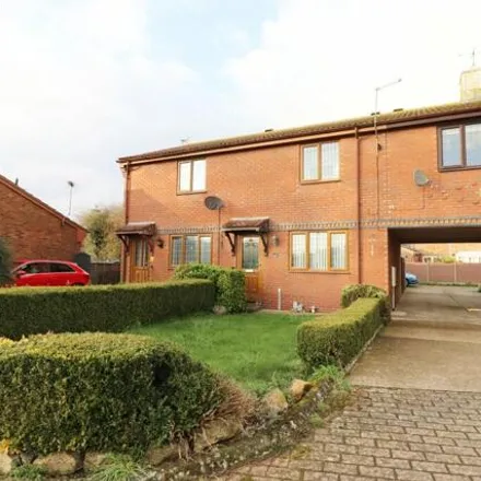 Buy this 2 bed townhouse on Hadleigh Green in Burringham, DN17 3NJ