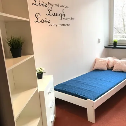 Rent this 6 bed room on Marszałkowska 68/70 in 00-545 Warsaw, Poland