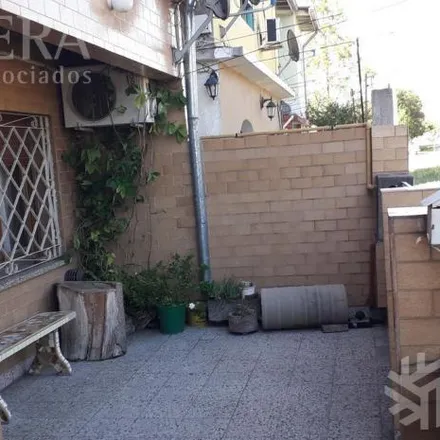 Buy this 6 bed house on Doctor Emilio Torre in Quilmes Oeste, Quilmes