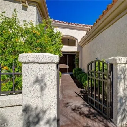 Image 3 - 2580 Roseworthy Drive, Las Vegas, NV 89134, USA - Townhouse for sale