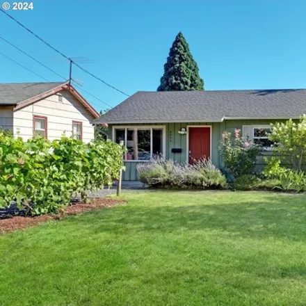 Buy this 3 bed house on 6857 N Central St in Portland, Oregon