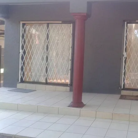 Rent this 3 bed house on Valhalla Pharmacy in Gota Road, Tshwane Ward 66