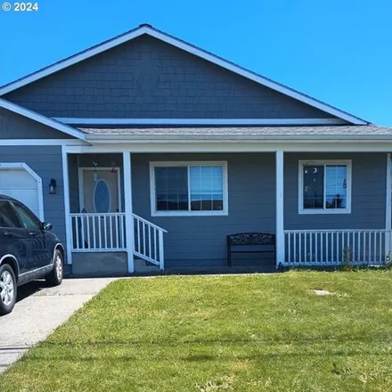 Buy this 3 bed house on 1031 Sanford Street in Coos Bay, OR 97420